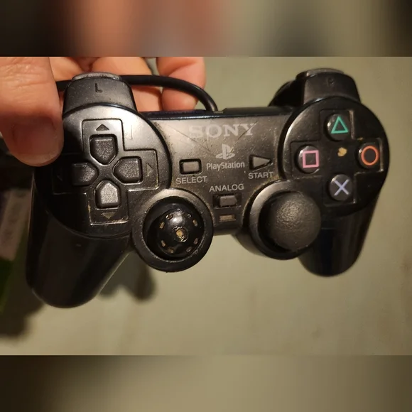 Sony Playstation controller - Picture 2 of 2